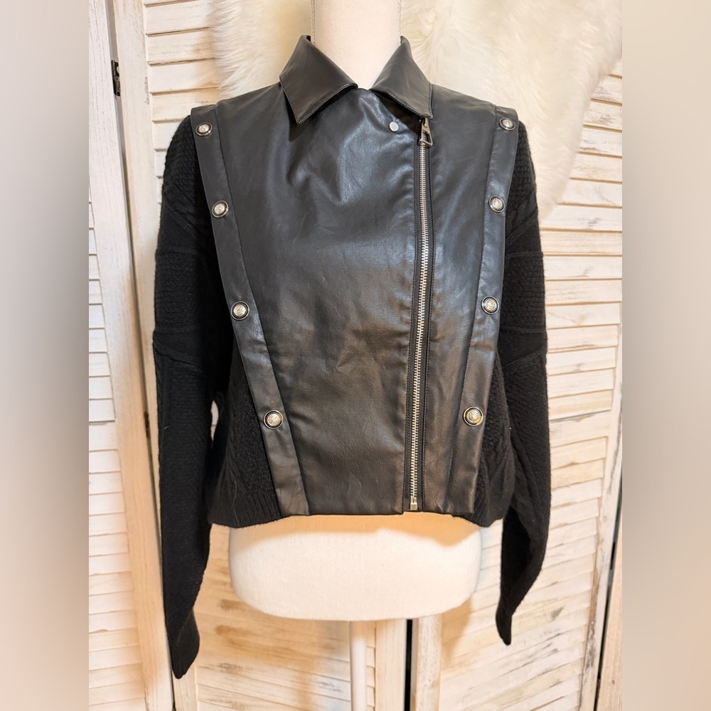 Elegant Black Leather Women's Jacket - Picture 4 of 9